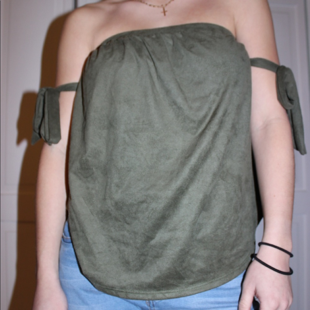 Strapless flowy tank